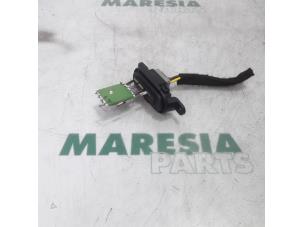 Used Heater resistor Renault Master IV (EV/HV/UV/VA/VB/VD/VF/VG/VJ) 2.3 dCi 125 16V FWD Price € 30,25 Inclusive VAT offered by Maresia Parts
