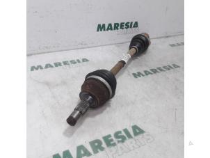 Usagé Arbre de transmission avant gauche Peugeot 207 CC (WB) 1.6 16V Prix € 35,00 Règlement à la marge proposé par Maresia Parts