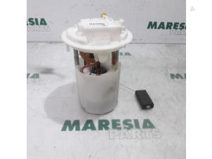 Używane Elektryczna pompa paliwa Peugeot 207 CC (WB) 1.6 16V Cena € 20,00 Procedura marży oferowane przez Maresia Parts