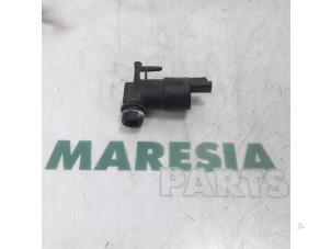 Usados Bomba de limpiaparabrisas delante Peugeot 207 CC (WB) 1.6 16V Precio € 10,00 Norma de margen ofrecido por Maresia Parts
