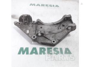 Used Support (miscellaneous) Citroen C4 Grand Picasso (UA) 2.0 HDiF 16V 135 Price € 20,00 Margin scheme offered by Maresia Parts