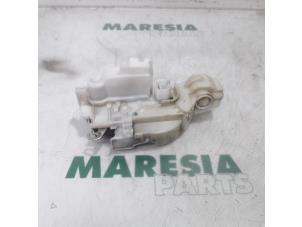 Used Door lock mechanism 4-door, front left Alfa Romeo 159 Sportwagon (939BX) 3.2 JTS V6 24V Price € 35,00 Margin scheme offered by Maresia Parts