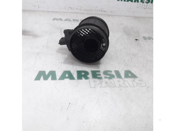 Begagnade Luftflödesmätare Alfa Romeo 159 Sportwagon (939BX) 3.2 JTS V6 24V Pris € 85,00 Marginaltabell erbjuds av Maresia Parts