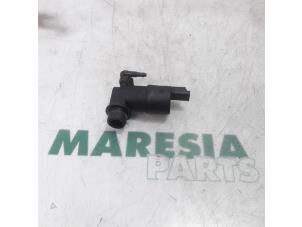 Used Windscreen washer pump Citroen C3 (SX/SW) 1.2 12V e-THP PureTech 110 Price € 10,00 Margin scheme offered by Maresia Parts