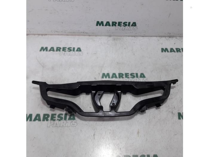 Begagnade Front Renault Clio IV (5R) 0.9 Energy TCE 90 12V Pris € 20,00 Marginaltabell erbjuds av Maresia Parts