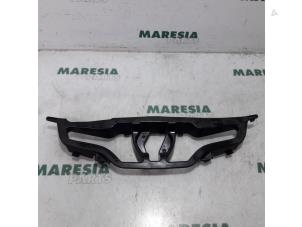 Used Front panel Renault Clio IV (5R) 0.9 Energy TCE 90 12V Price € 20,00 Margin scheme offered by Maresia Parts