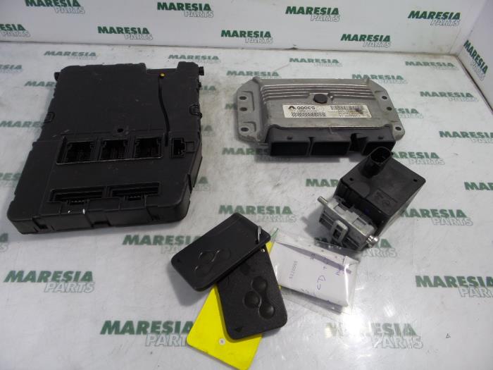 Used Engine management computer Renault Scénic II (JM) 2.0 16V Price € 324,99 Margin scheme offered by Maresia Parts