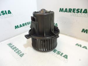 Usados Motor de ventilador de calefactor Peugeot 307 (3A/C/D) 1.6 HDi 16V Precio € 30,00 Norma de margen ofrecido por Maresia Parts