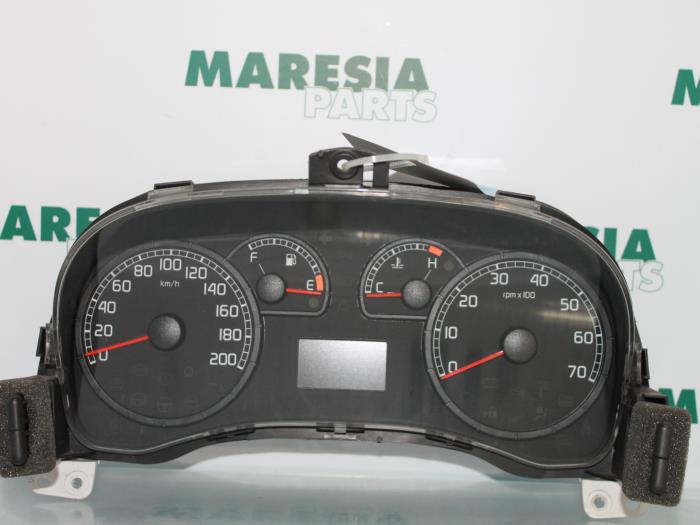 Używane Tablica rozdzielcza Fiat Punto II (188) 1.3 JTD Multijet 16V Cena € 25,00 Procedura marży oferowane przez Maresia Parts