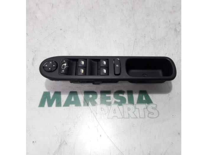 Usados Interruptor combinado de ventanillas Peugeot 207/207+ (WA/WC/WM) 1.6 HDi 16V Precio € 65,00 Norma de margen ofrecido por Maresia Parts
