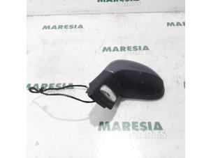 Used Wing mirror, left Peugeot 207/207+ (WA/WC/WM) 1.6 HDi 16V Price € 50,00 Margin scheme offered by Maresia Parts