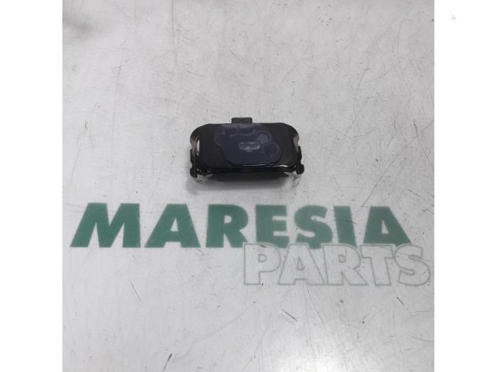 Begagnade Regnsensor Peugeot 307 CC (3B) 2.0 16V Pris € 35,00 Marginaltabell erbjuds av Maresia Parts