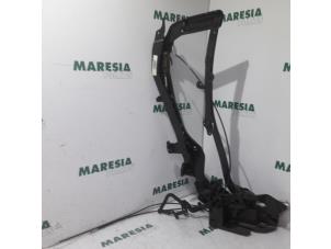 Used Convertible top hinge Peugeot 307 CC (3B) 2.0 16V Price € 157,50 Margin scheme offered by Maresia Parts