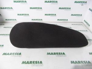 Used Armrest Peugeot 307 (3A/C/D) 1.6 HDiF 16V Price € 35,00 Margin scheme offered by Maresia Parts