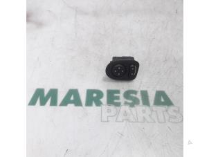 Usados Interruptor de retrovisor Fiat 500 (312) 1.4 16V Precio € 25,00 Norma de margen ofrecido por Maresia Parts