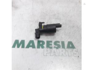 Używane Pompa spryskiwacza przód Citroen Jumpy (G9) 1.6 HDI Cena € 12,10 Z VAT oferowane przez Maresia Parts