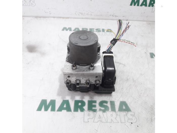 Usagé Pompe ABS Citroen Jumpy (G9) 1.6 HDI Prix € 157,30 Prix TTC proposé par Maresia Parts