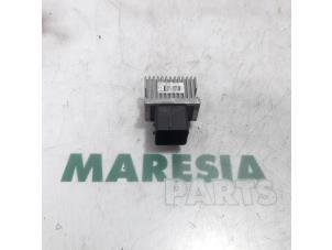 Usagé Relais préchauffage Citroen Jumpy (G9) 1.6 HDI Prix € 36,30 Prix TTC proposé par Maresia Parts