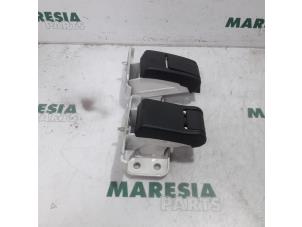 Used Rear door hinge, right Citroen Jumpy (G9) 1.6 HDI Price € 72,60 Inclusive VAT offered by Maresia Parts