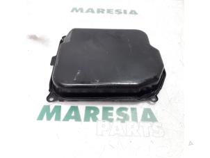 Używane Pokrywa skrzyni biegów Citroen C3 (FC/FL/FT) 1.4 Cena € 35,00 Procedura marży oferowane przez Maresia Parts