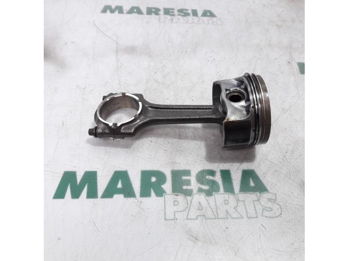 Usagé Piston Fiat Punto III (199) 0.9 TwinAir Turbo 100 Prix € 50,00 Règlement à la marge proposé par Maresia Parts