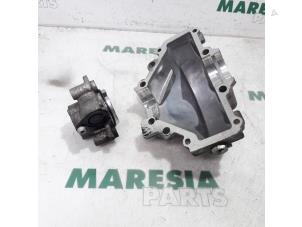 Used Gearbox casing Citroen C4 Grand Picasso (UA) 1.8 16V Price € 40,00 Margin scheme offered by Maresia Parts