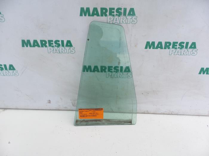 Usados Ventanilla triangular izquierda detrás Renault Laguna II Grandtour (KG) 1.9 dCi 130 Precio € 25,00 Norma de margen ofrecido por Maresia Parts