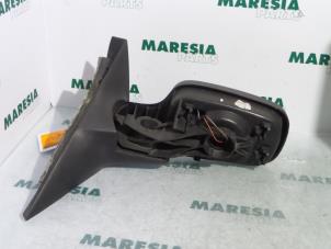 Usagé Rétroviseur extérieur gauche Renault Scénic II (JM) 1.6 16V Prix € 50,00 Règlement à la marge proposé par Maresia Parts
