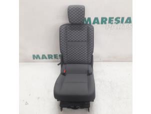 Begagnade Baksäte Renault Scénic III (JZ) 1.6 Energy dCi 130 Pris € 105,00 Marginaltabell erbjuds av Maresia Parts
