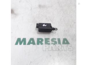 Used Central locking motor Renault Trafic New (FL) 1.9 dCi 100 16V Price € 35,00 Margin scheme offered by Maresia Parts