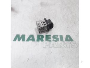 Used Cooling fan resistor Renault Scénic III (JZ) 1.6 Energy dCi 130 Price € 20,00 Margin scheme offered by Maresia Parts