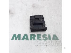 Usagé Lecteur de carte (serrure) Renault Scénic III (JZ) 1.6 Energy dCi 130 Prix € 35,00 Règlement à la marge proposé par Maresia Parts