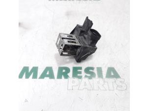Used Cooling fan resistor Peugeot 207 SW (WE/WU) 1.6 HDi 16V Price € 20,00 Margin scheme offered by Maresia Parts