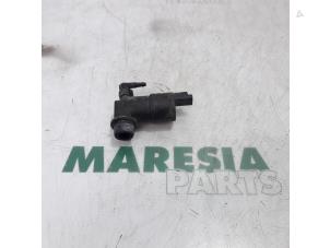 Used Windscreen washer pump Peugeot 207 SW (WE/WU) 1.6 HDi 16V Price € 10,00 Margin scheme offered by Maresia Parts