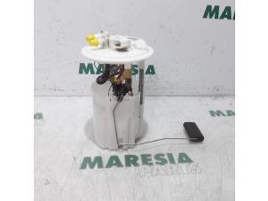 Używane Elektryczna pompa paliwa Renault Scénic III (JZ) 1.6 Energy dCi 130 Cena € 45,00 Procedura marży oferowane przez Maresia Parts
