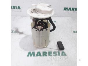 Used Electric fuel pump Renault Laguna II Grandtour (KG) 2.0 16V Price € 20,00 Margin scheme offered by Maresia Parts