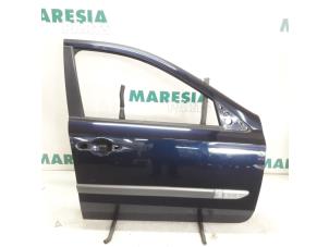 Używane Drzwi prawe przednie wersja 4-drzwiowa Renault Laguna II Grandtour (KG) 2.0 16V Cena € 131,25 Procedura marży oferowane przez Maresia Parts