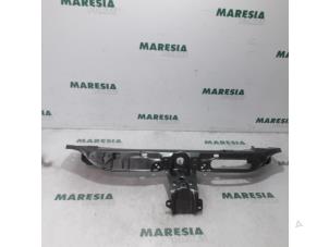 Used Lock plate Citroen C-Crosser 2.2 HDiF 16V Price € 50,00 Margin scheme offered by Maresia Parts