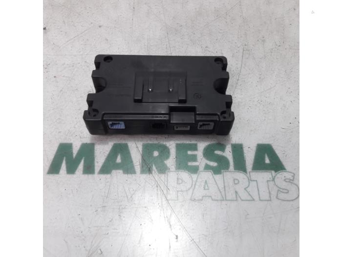 Usagé Ordinateur divers Renault Megane III Grandtour (KZ) 1.5 dCi 90 Prix € 34,99 Règlement à la marge proposé par Maresia Parts