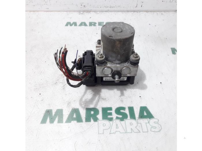 Usagé Pompe ABS Citroen Jumper (U9) 2.2 HDi 120 Prix € 175,45 Prix TTC proposé par Maresia Parts