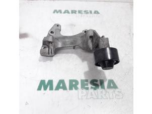Used Support (miscellaneous) Renault Clio IV (5R) 0.9 Energy TCE 90 12V Price € 35,00 Margin scheme offered by Maresia Parts