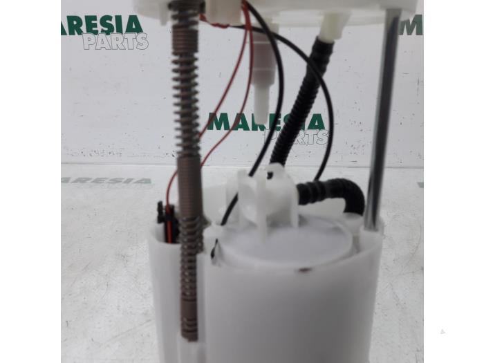Electric fuel pump from a Fiat 500 (312) 0.9 TwinAir 80 2016