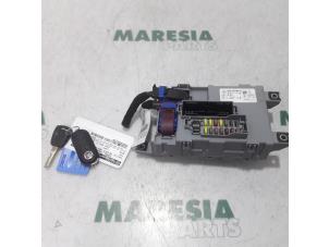 Usados Caja de fusibles Fiat Punto III (199) 1.3 JTD Multijet 85 16V Precio € 157,50 Norma de margen ofrecido por Maresia Parts