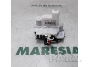 Gebrauchte Türschlossmechanik 2-türig links Fiat 500 (312) 0.9 TwinAir 80 Preis € 35,00 Margenregelung angeboten von Maresia Parts