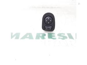 Usados Interruptor de retrovisor Fiat 500 (312) 0.9 TwinAir 80 Precio € 25,00 Norma de margen ofrecido por Maresia Parts