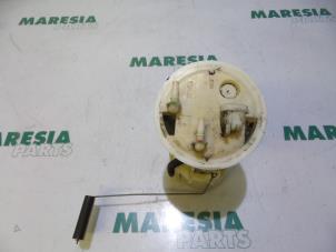 Usados Bomba eléctrica de combustible Renault Scénic I (JA) 1.6 16V Precio € 30,00 Norma de margen ofrecido por Maresia Parts