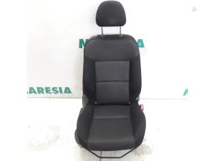 Used Seat, right Peugeot 207 CC (WB) 1.6 16V Price € 100,00 Margin scheme offered by Maresia Parts