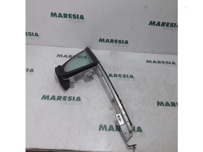 Usados Ventanilla triangular izquierda delante Peugeot 207 CC (WB) 1.6 16V Precio € 35,00 Norma de margen ofrecido por Maresia Parts
