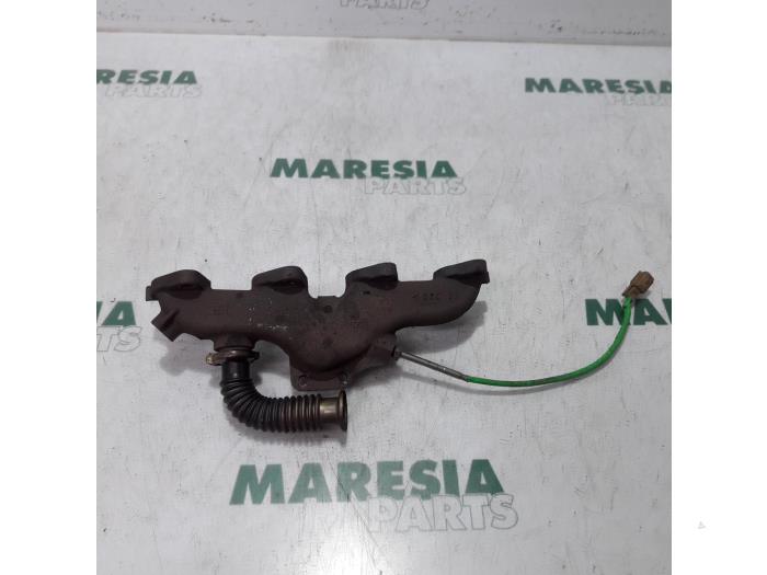 Exhaust manifold from a Renault Kangoo Express (FW) 1.5 dCi 90 FAP 2010