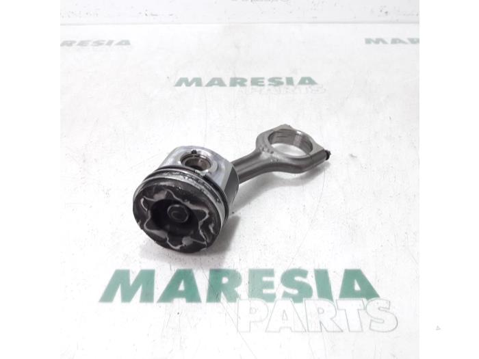 Usados Pistón Peugeot 207 SW (WE/WU) 1.6 HDi 16V Precio € 50,00 Norma de margen ofrecido por Maresia Parts